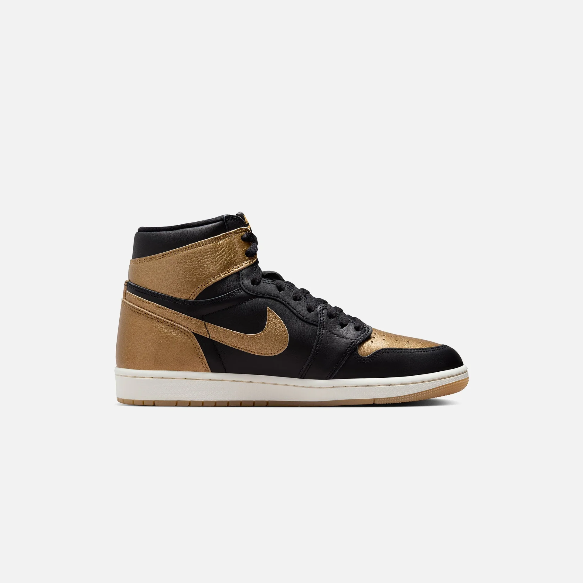Tenis Nike Jordan 1 Retro High Black Metallic Gold
